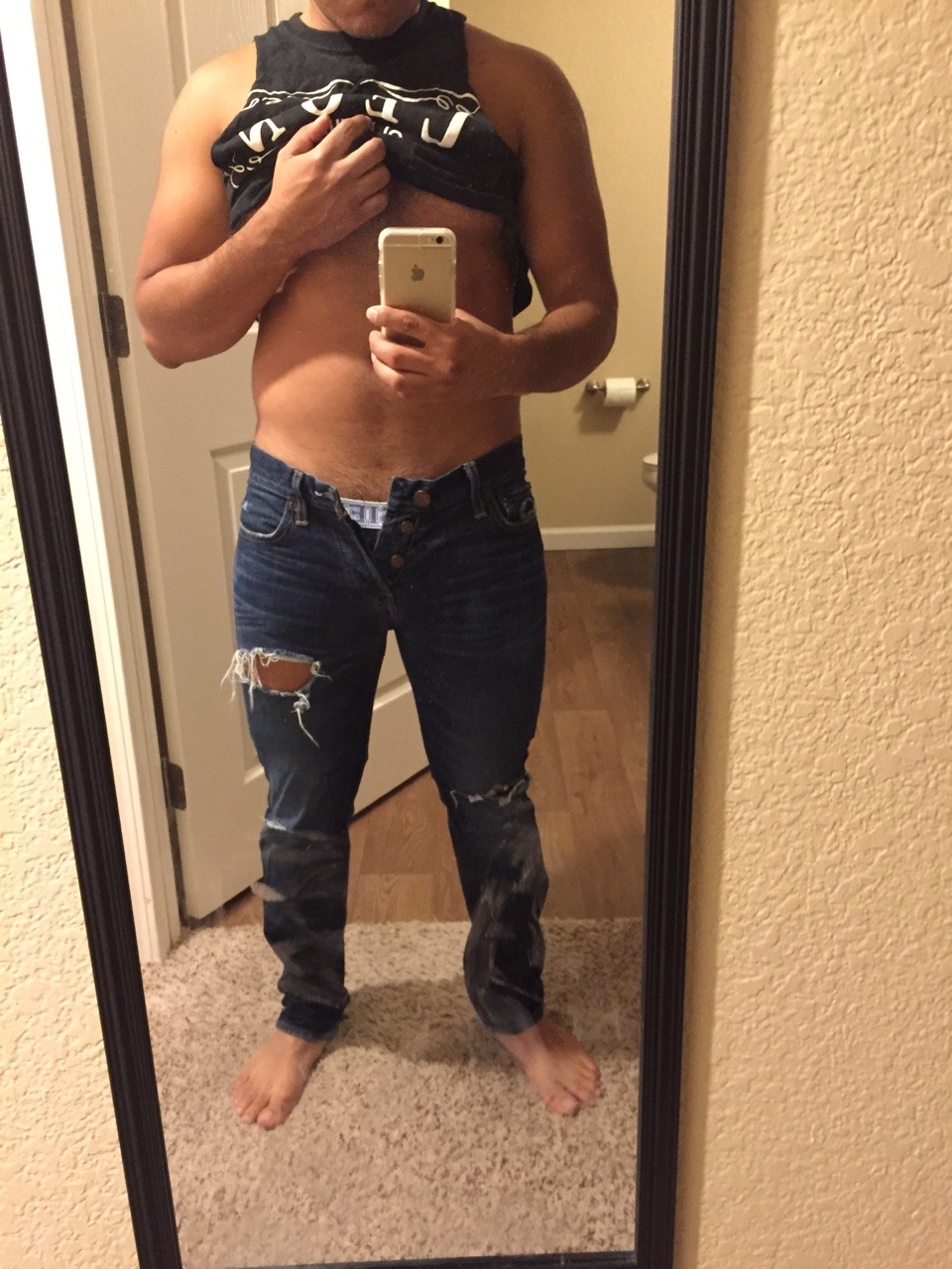 roheartlessro:  mythos07:  I officially cannot wear skinny jeans anymore. My thighs