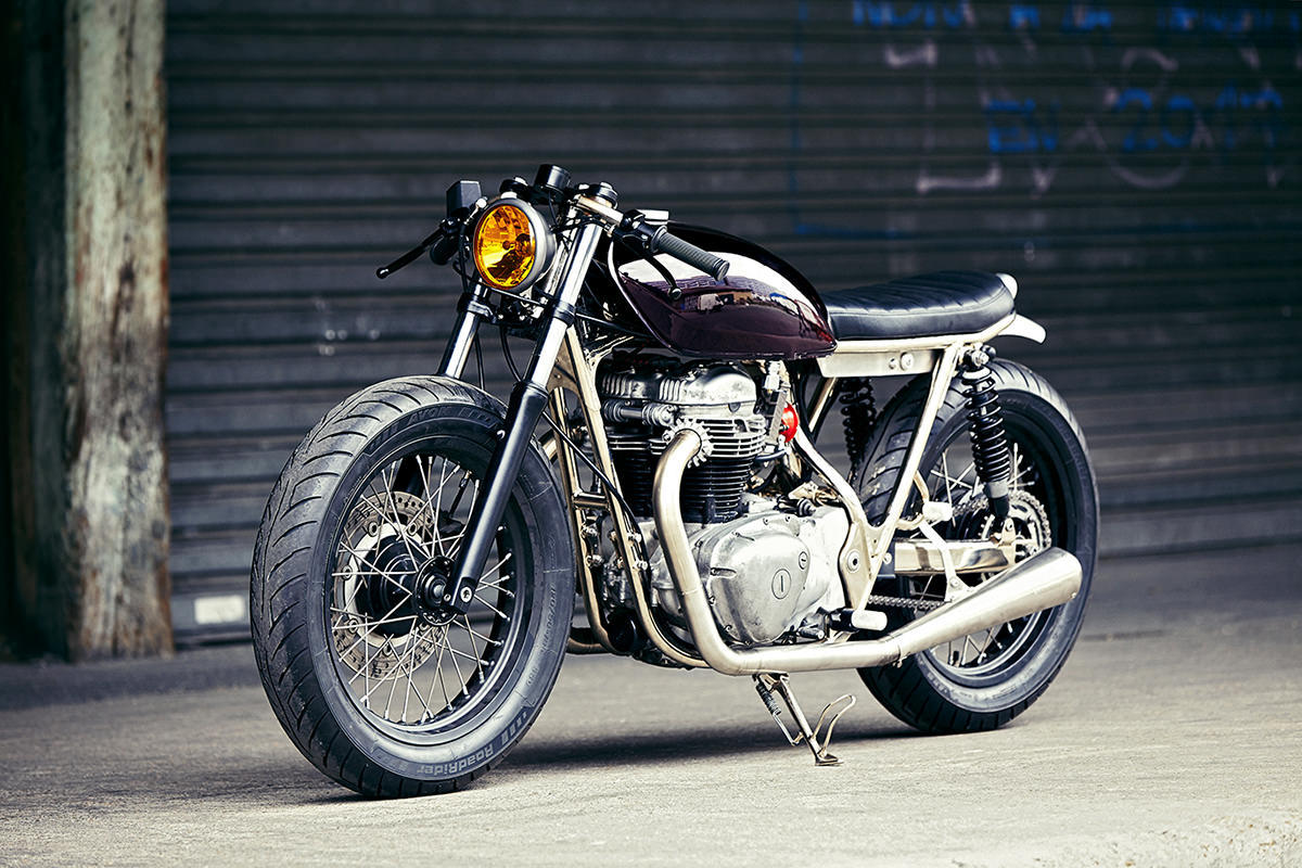 caferacerpasion:  Tremendous Kawasaki W650 Cafe Racer by Clutch Custom Motorcyclesâ€‹.Una
