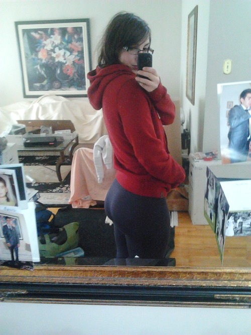 sameatschildren:I’m kind of getting annoyed at my knee. Its gonna dislocate again soon, I can feel i