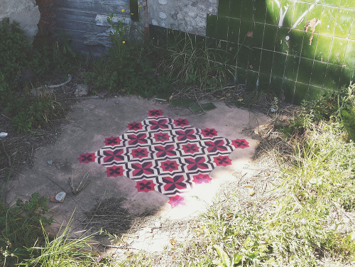 itscolossal: Javier De Riba Spray Paints the Floors of Derelict Buildings With Geometric, Tile-Like 