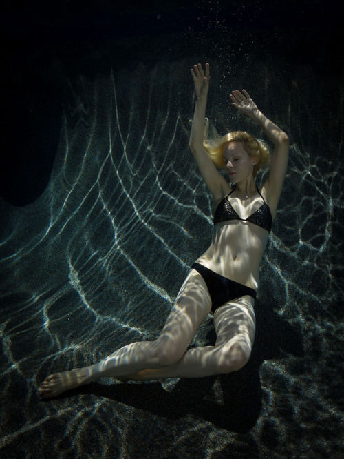 Sara underwater in Palos Verdes, CA. July 2015.Check my Patreon to see so much more from this shoot 