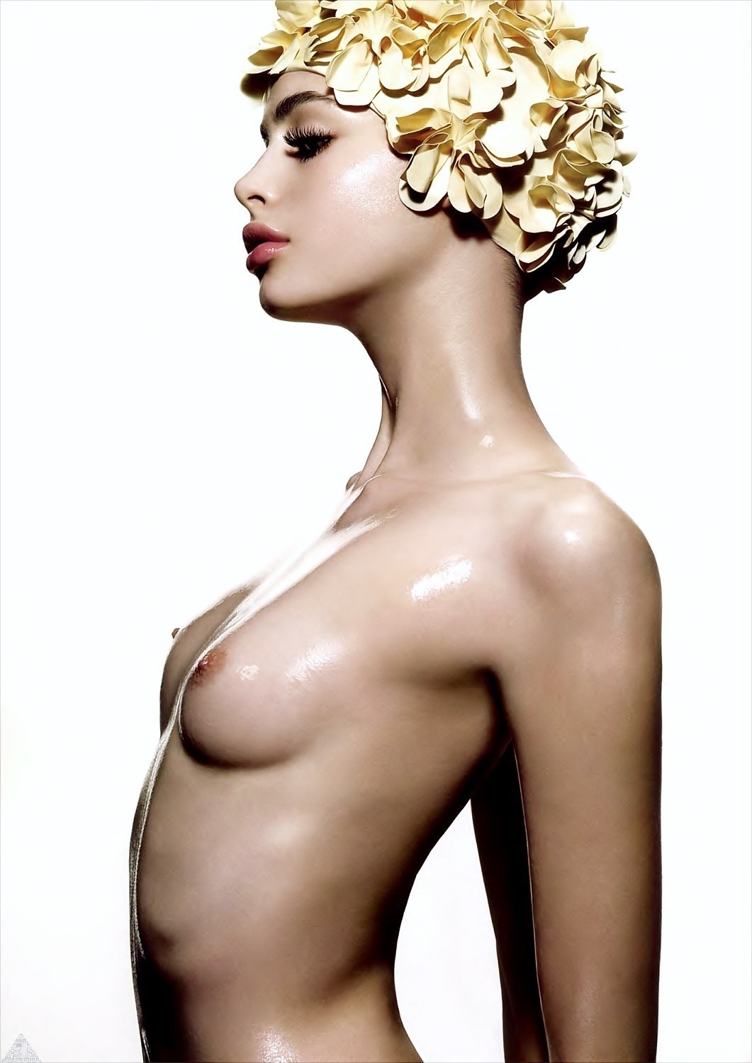 dirtysmallteens:  So shiny 