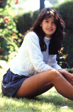 nuovefoglie:  Phoebe Cates. 