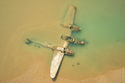 eyestothe-skies:    P-38 Lightning WW2 Aircraft    