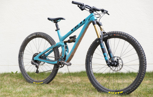 bikesandgirlsandmacsandstuff:  (via First Look: Yeti SB5.5c | Bicycling)