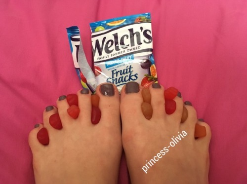 princess-olivia:  FOOT EDIBLES! 🍇🍒🍎🍊  Ever wanted to eat some candy with the taste and smell of my sweaty feet? Now’s your chance! I’ll be selling candy with the smell and taste of my feet for บ plus shipping!   Inbox if interested!