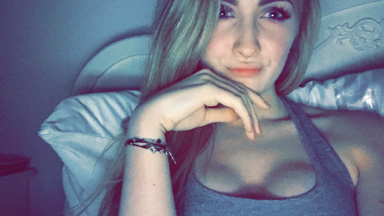 butterflydown:  in bed watching off topic as per🍻