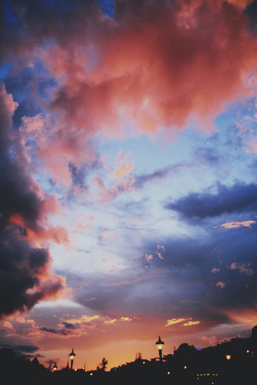 dovreiesserefelice:  🌃 | via Tumblr on We Heart Ithttp://weheartit.com/entry/103532690/via/iashleylaaa