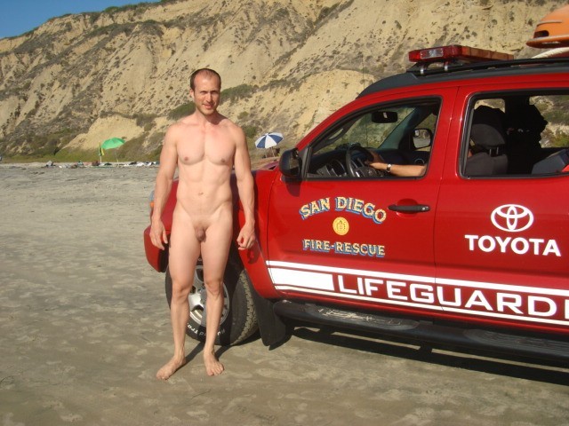 softissexy:  Public nudity in San Francisco and San Diego (Blacks) 