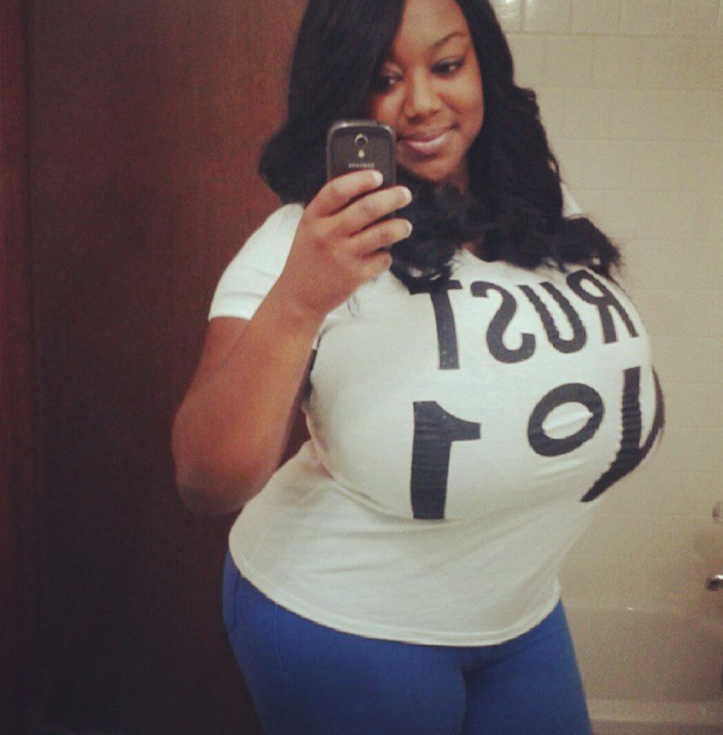 blackmopro:  luvtittyandbbws:  Sooo in love!!!  Yeah she fine!