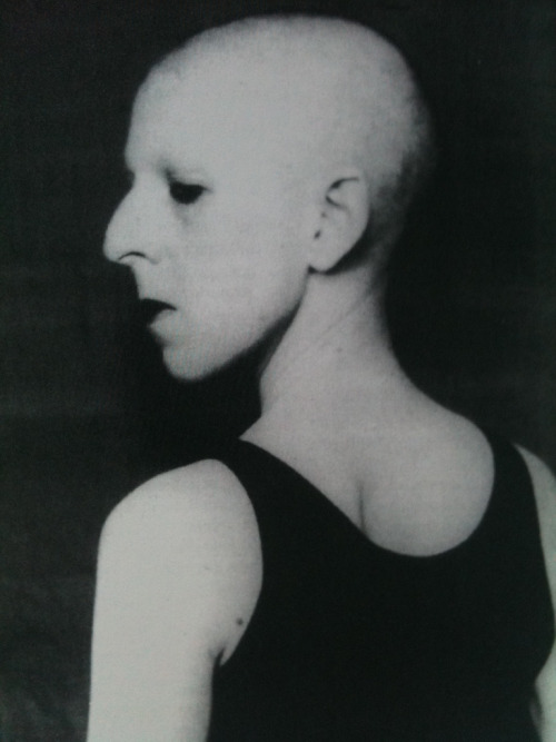 performativerelics:Claude Cahun - Self Portrait (1930)