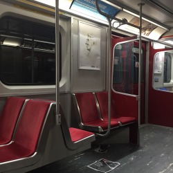 withcroppedhair:  today I learned empty subway