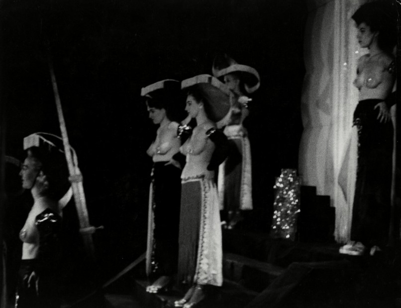kvetchlandia:Garry Winogrand     Untitled, from the “Burlesque” Series   