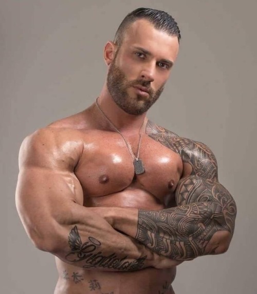 bootz2leather: Hot Muscle Guy!