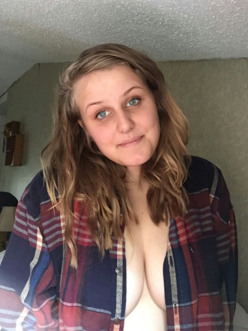 cuntsandsluts: importantbouquetfunstuff:Bailey Schoenhals Share the slut