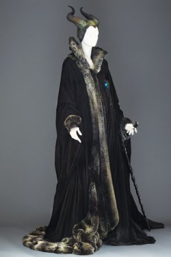 fripperiesandfobs:  Costume designed by Anna