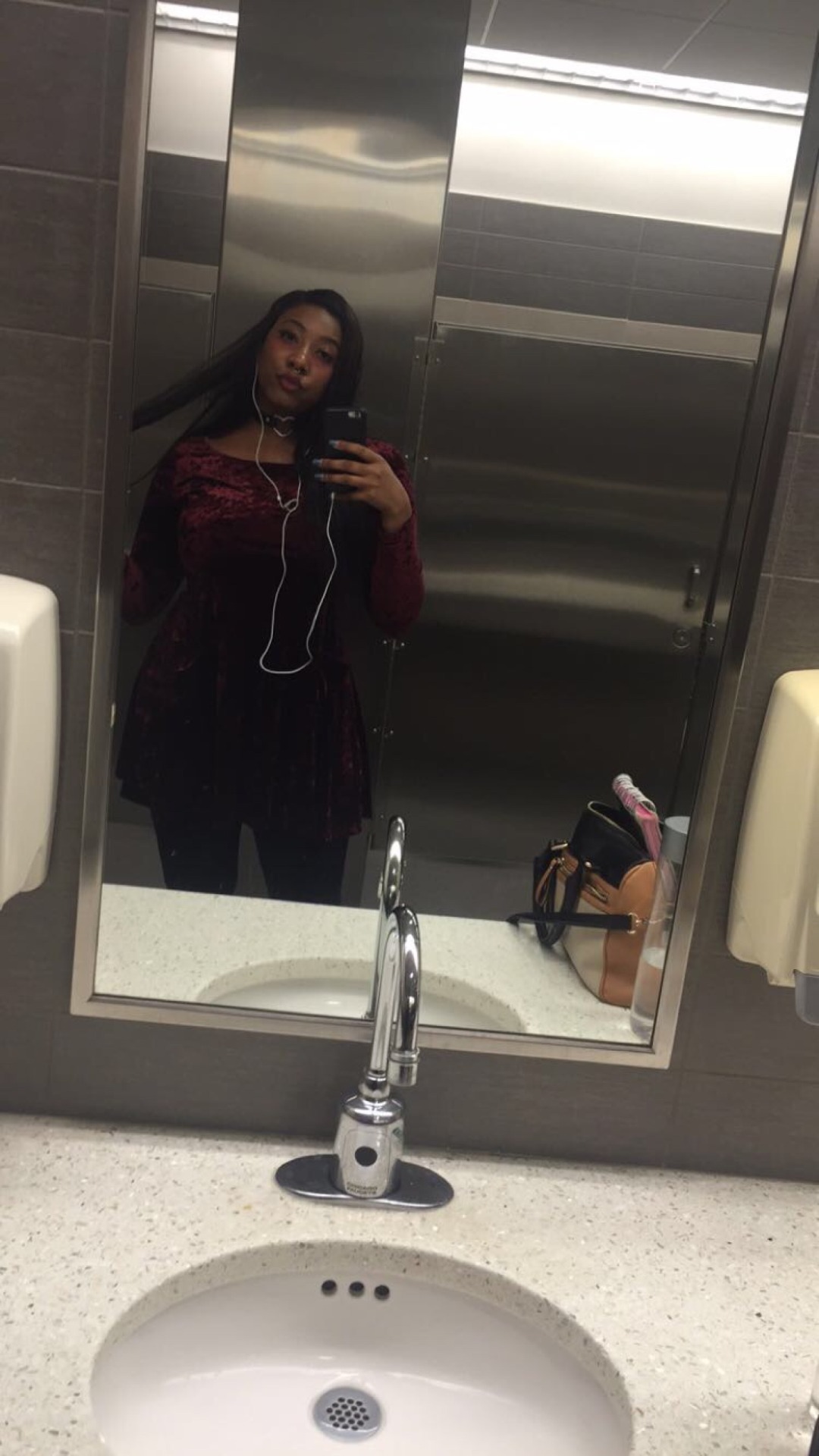 whitegirlsaintshit:  Defiling public spaces with my carefree black ho antics.
