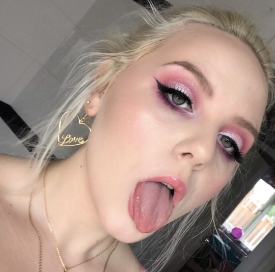 yourmilkdoll:  my fav makeup look ever 