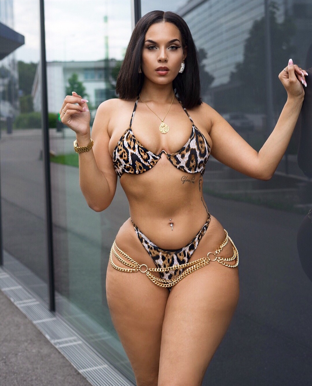 all-kinds-of-hotties:  Amirah’s got from the front, back, and side-to-side