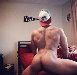 texasfratboy:  whoa, love that yale bubble butt! and he really knows how to arch his muscle back! 