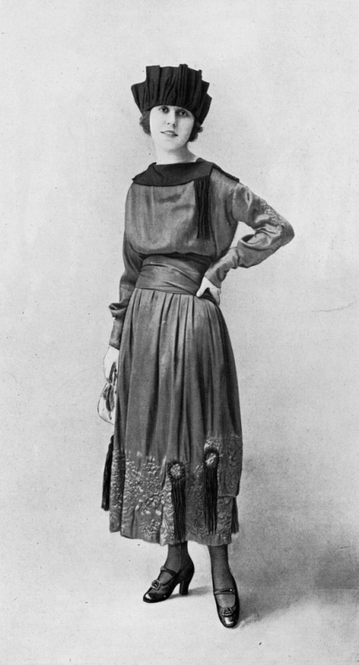 Afternoon dress by Chéruit, Les Modes 1917 (N174). Photo by Talma.