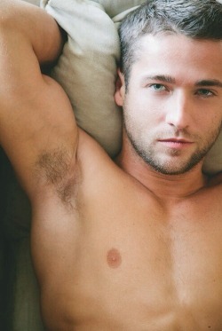 tushblr:  jacktwister:  Those Eyes say ”Come Fuck Me, Baby.”  Love to lick that pit.
