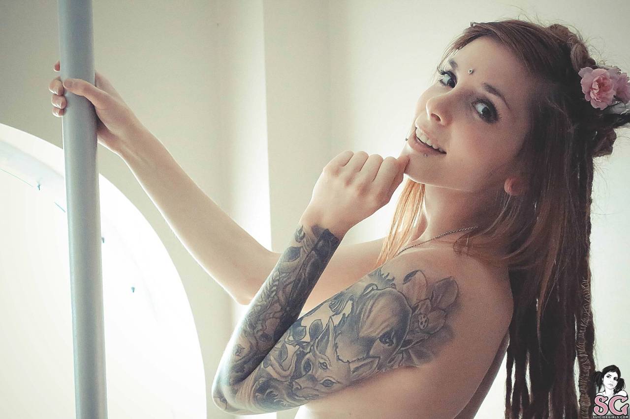 beautiful naked girls with tattoos