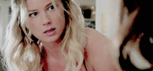 Emily Thorne in every episode: Intuition (2x04)↳ “Some think intuition is a gift; but it can b