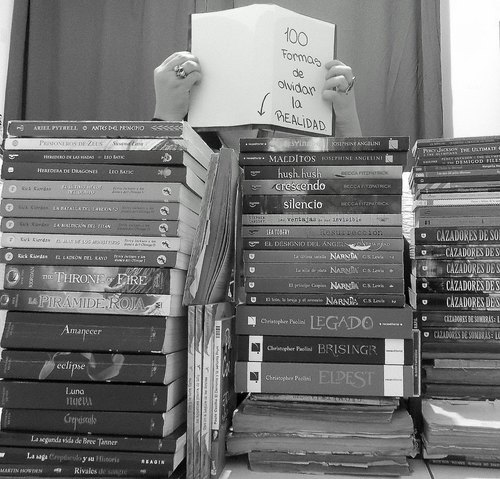 frasesdelasagahushhush:  “No esperaba que vinieras a casa pero ahora que estas aquí no tengo intención de dejarte ir.” — Patch Cipriano.
