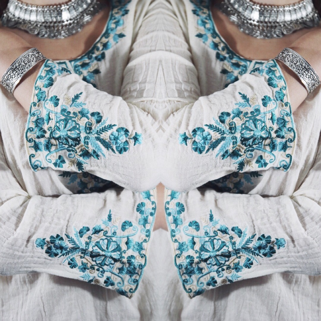 dayzea:  The details on this Vintage Folk Tunic… 😻 online now » new arrivals.