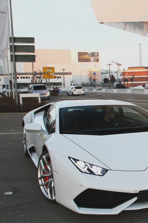 avenuesofinspiration:  White Huracan | Photographer porn pictures