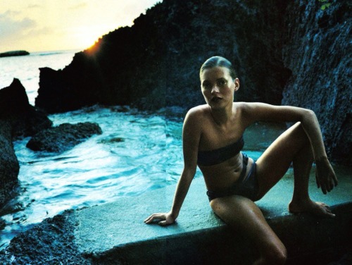 Kate Moss photographed by Mario Sorrenti for Harper’s Bazaar US “Island Girl” November 1997 