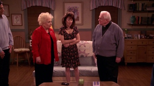 Everybody Loves Raymond (TV Series) - S6/E24 ‘The First Time’ (2002)Charles Durning as F