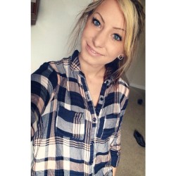 Oh hey look I’m in a flannel. 😅