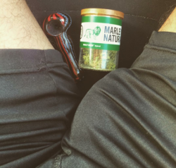 bigpainterpirate-blog:  420bate:  WEED+DICK FOR THE BEST BATE  Poppers and pot…excellent 