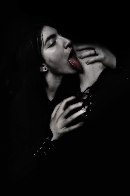 Only Throat for Me.____Didn’t get in a post yesterday because it was my little vamp’s birthday.📸: @skogselv 