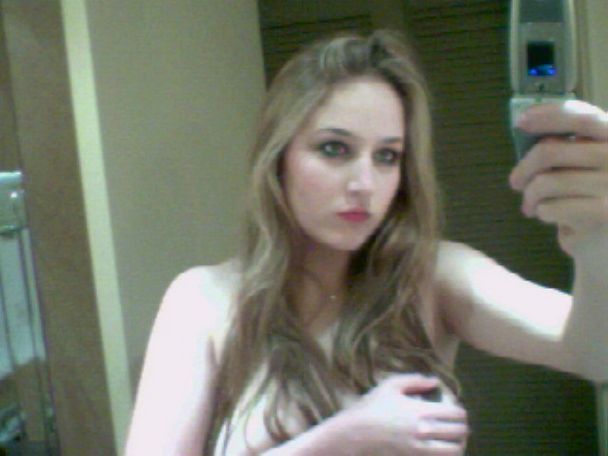 pornwhoresandcelebsluts:  Leelee Sobieski hot candids and leaked pics
