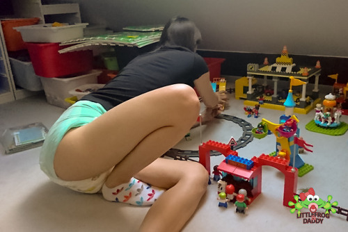 littlefroganddaddy: Lego DayI played with my lego all day … if you are wondering why i´m not wearing