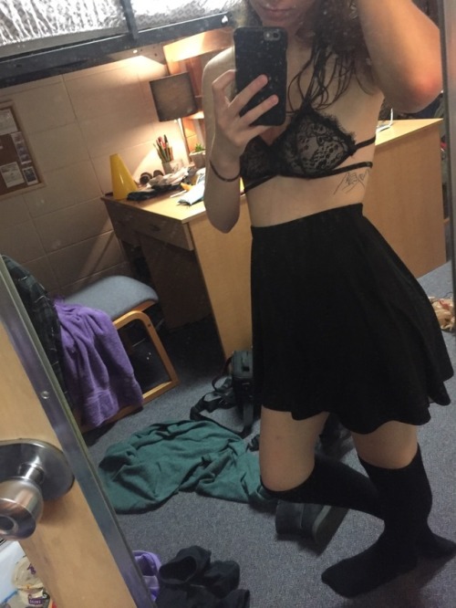 wannabelovely: Messy room, messy life, cute body