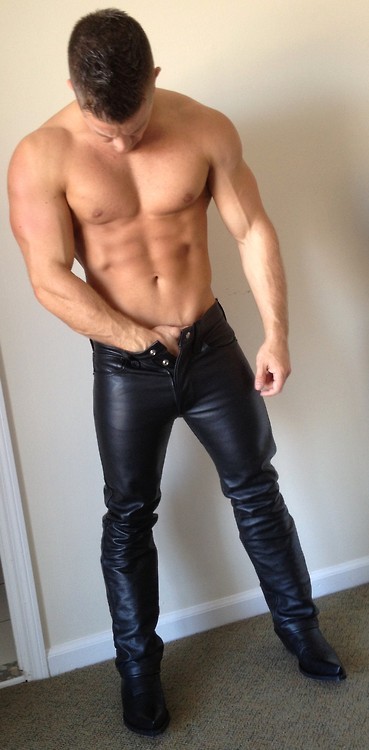 MUSCLES, LEATHER & SENDRA BOOTS