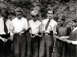 Peter Kele - Chasseurs de serpents en Hongrie, 1936.