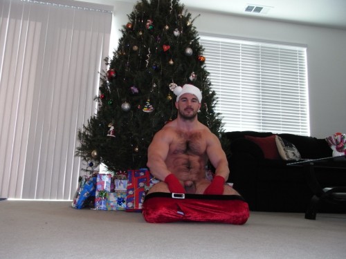 herofiend1983:Sexy Santa Str8 Jeff Makes The Yuletide Gay!Check out my new tumblr page “Facial Hair 
