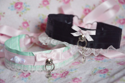 littlepinkkittenshop:  Just some collars I made, I’ll add them up to my shop later most likely ♡♡♡ 