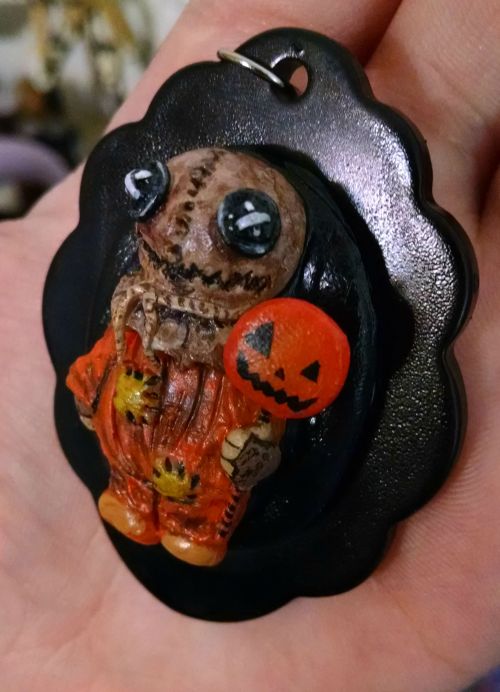 dracmakens:  Took a break from working on my vest and making patches last night and made myself another pendant. This time, I made Sam from the movie Trick r’ Treat, I think he’s so adorable I just had to have him around my neck. Used polymer clay