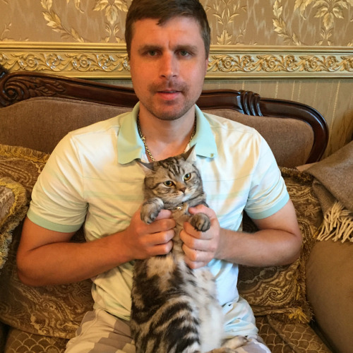 Ilya Bryzgalov and his cat, Vasiya, on Bryzgalov’s 37th birthday(Source: instagram.com/vasiya_