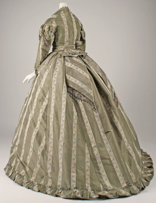  Ensemble.Date: Ca. 1865Culture: BritishMedium: Silk