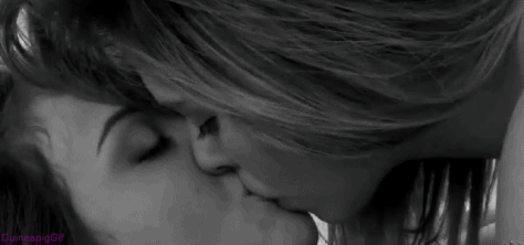 l3sbians-d0-it-b3tt3er:♀lesbian paradise♀