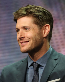 smallwind:  2014 7/18 Jensen Ackles speak onstage at the “Supernatural” panel during the El Rey Network portion of the 2014 Summer Television Critics Association in Beverly Hills, California. 