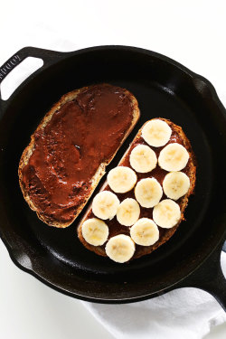 vegan-yums:  Grilled nutella banana sandwich