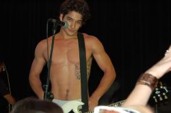 famousmaleexposed:    TEEN WOLF  Tyler Posey